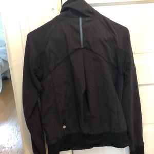 lululemon lightweight running jacket size 4